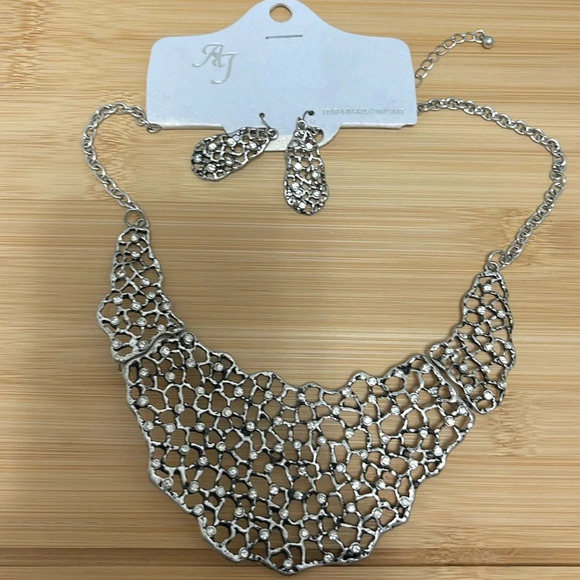 Necklace & Earrings pair. NWT. Lead/Nickel Free. Faux Gunmetal material. - Picture 1 of 6